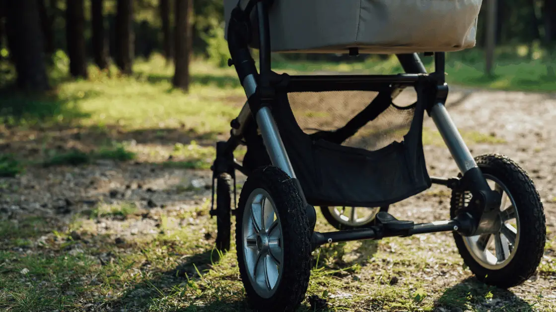 3 Wheel vs 4 Wheel Stroller: Which is Better For My Baby?