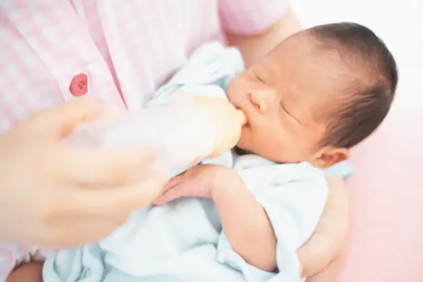 why-does-my-baby-choke-while-bottle-feeding-7-reasons