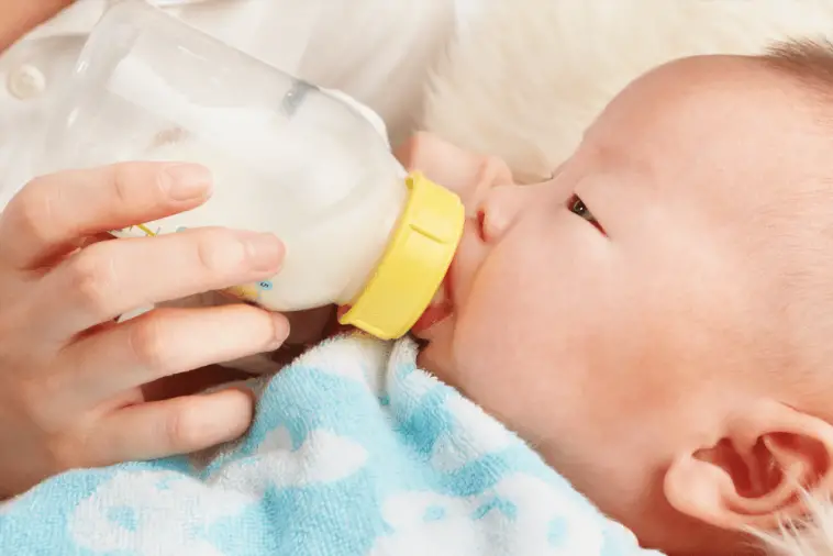 why-does-my-baby-choke-while-bottle-feeding-7-reasons