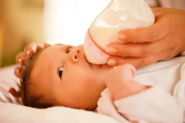 why-does-my-baby-choke-while-bottle-feeding-7-reasons