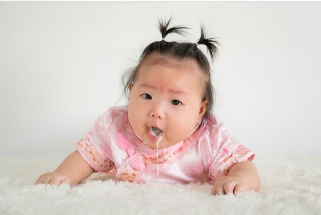 baby vomiting after meals